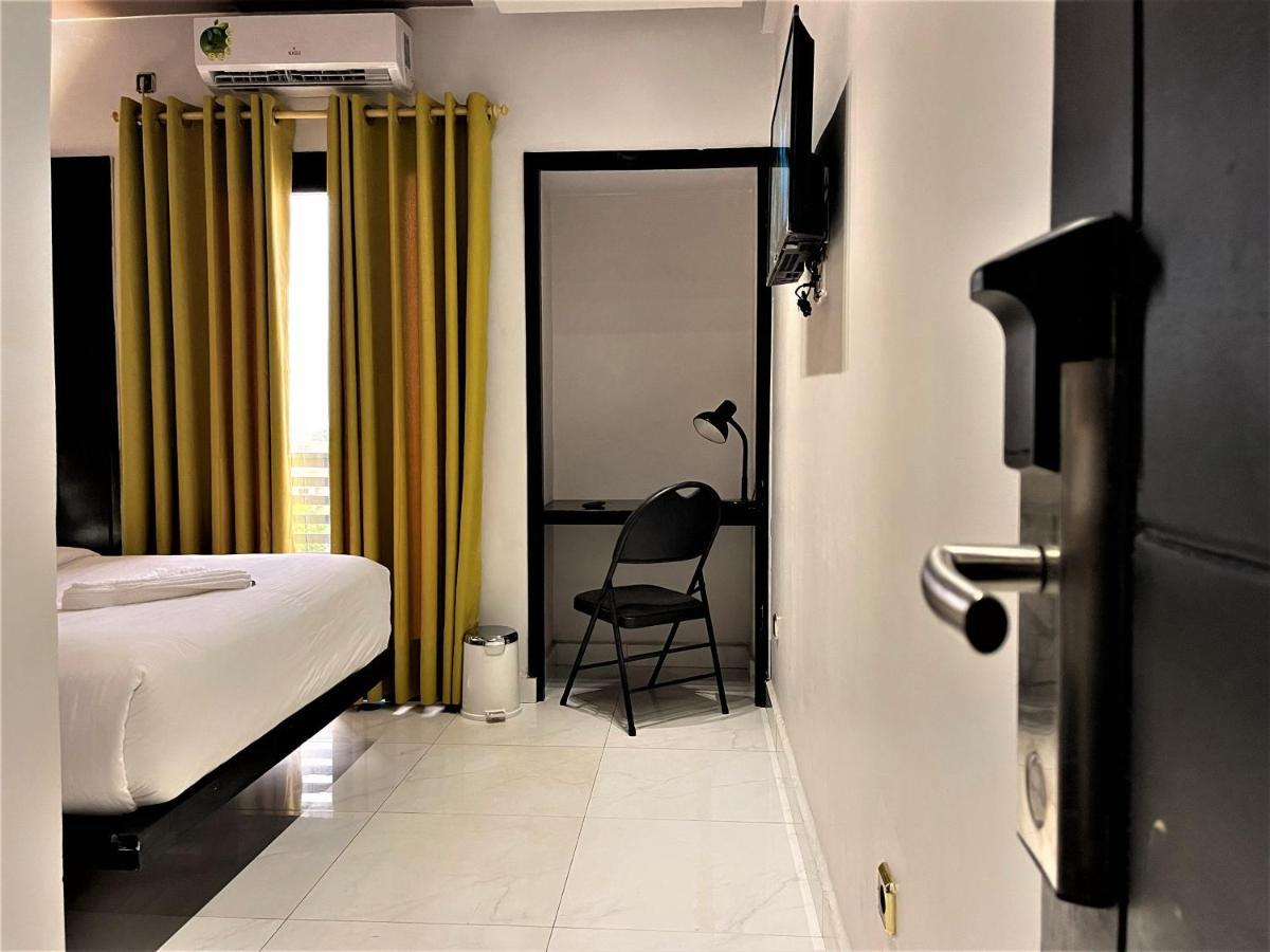 Hotel Vendome Douala Exterior foto