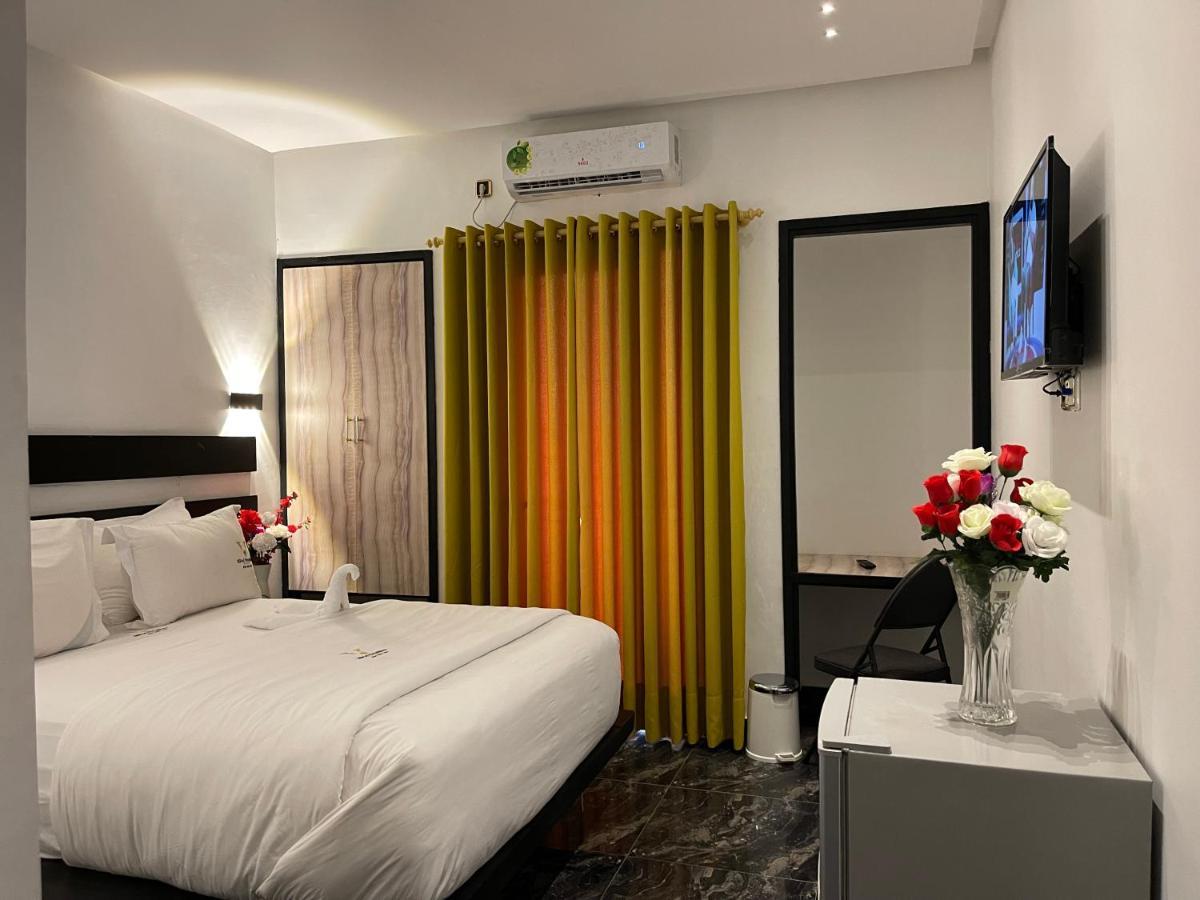 Hotel Vendome Douala Exterior foto